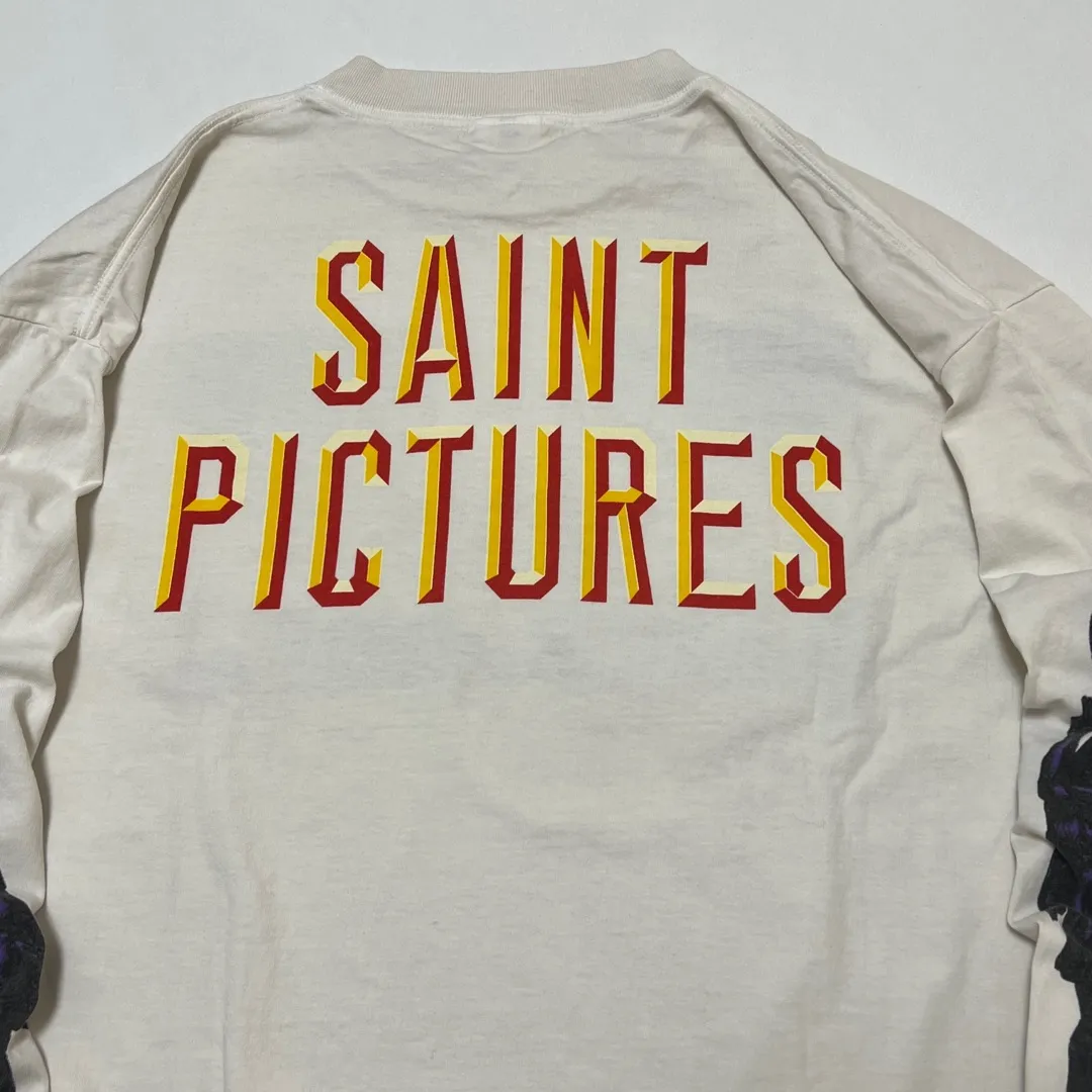 SAINT Mxxxxxx SAINT PICTURES L/S TEE/WHITE Columbia Pictures SAINT Goddess Long Sleeve Off-White S-XL Pays tribute to the Columbia Pictures Title Goddess. Full of fun. Ready-made clothes are washed. The texture is soaring. Authentic level printing is restored. Look for cylindrical seamless fabrics. It is almost meaningless if it is not a cylindrical fabric.